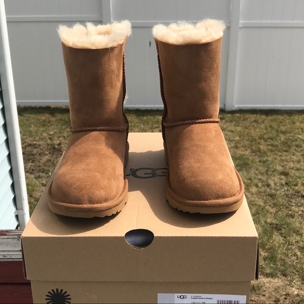 UGG Bailey Bow II Stripe - Picture 5 of 8